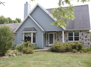 3865 Turnwood Dr, Richfield, WI 53076