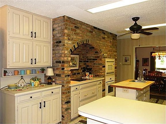 4th image of 1812 Wimbleton Dr