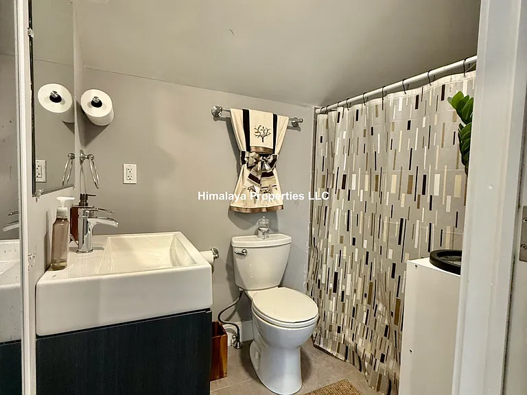 407 Dudley St #6 — Photo 17