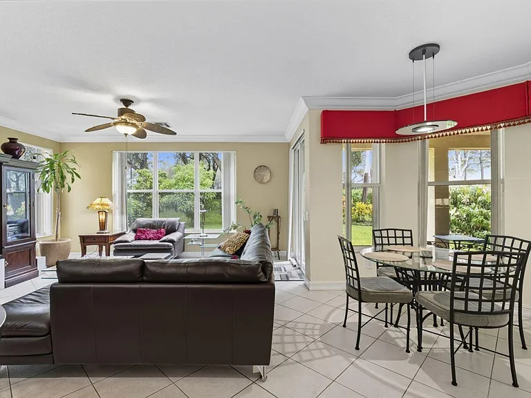8492 Breezy Oak Way — Photo 14