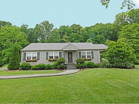 1st image of 225 Oakview Dr
