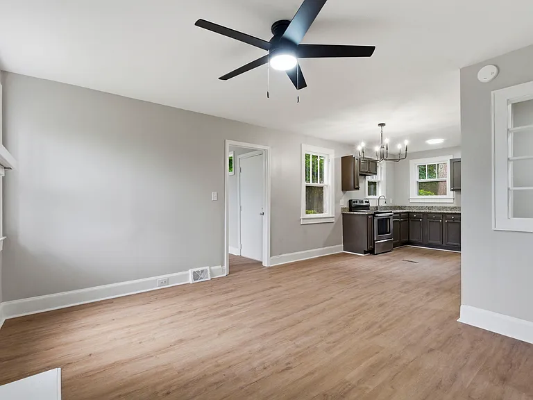 4412 Palmetto Ave — Photo 2