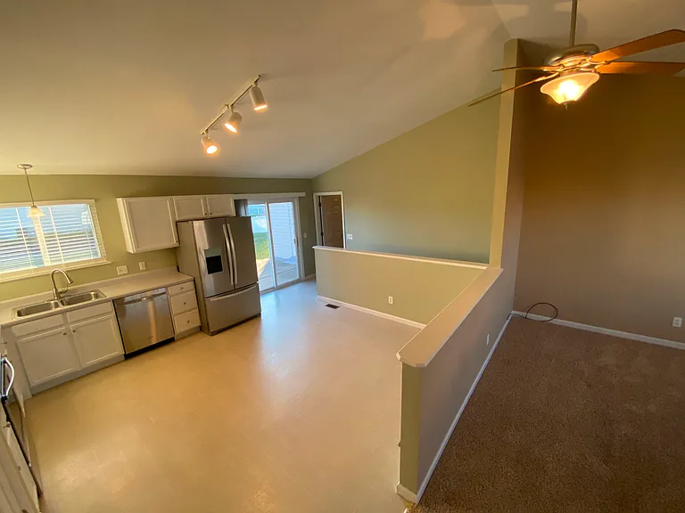 301 Double Creek Dr — Photo 10