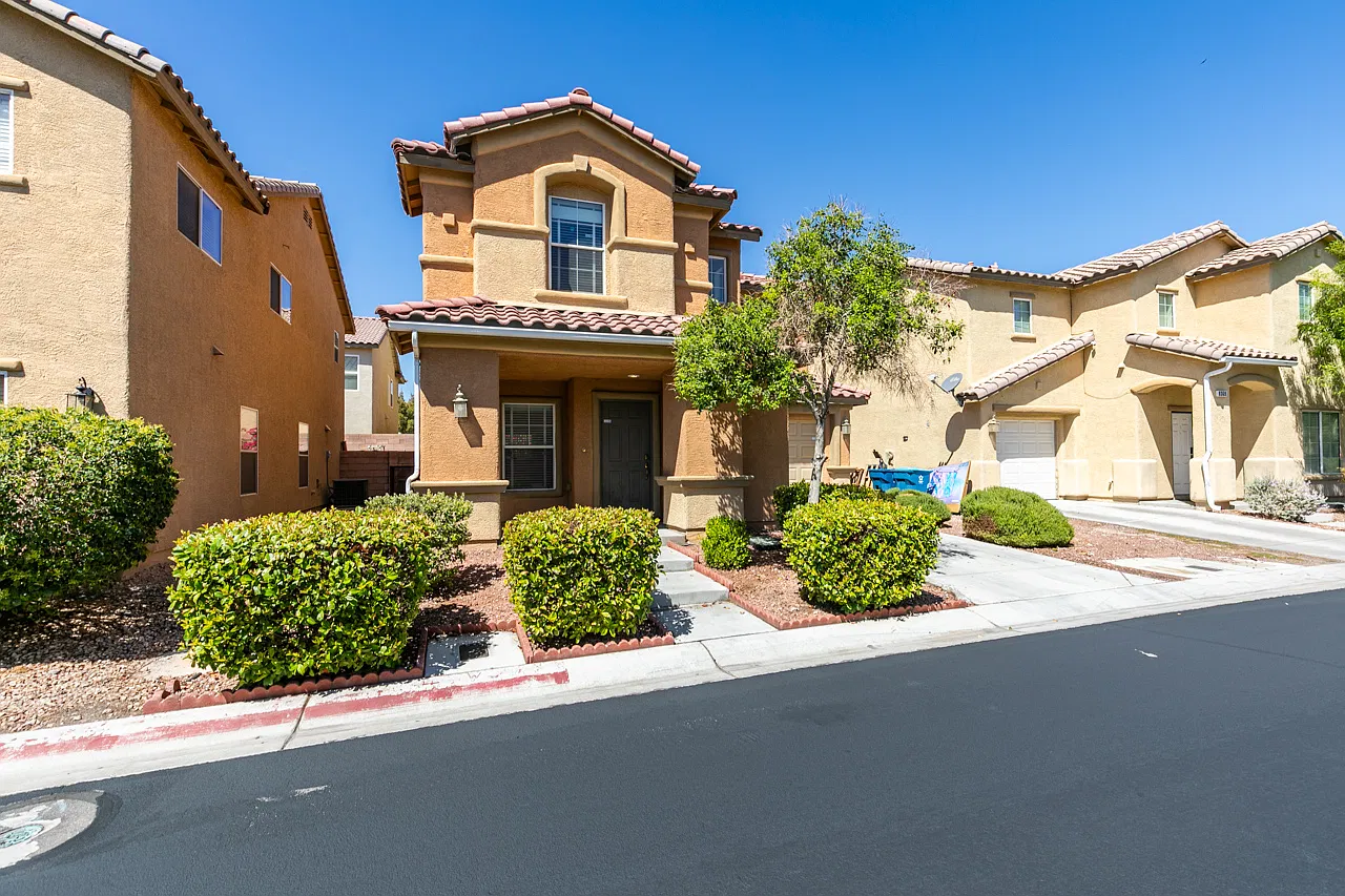 3 bed, 2.5 bath, 1546 sqft, $1,895 — Photo 1