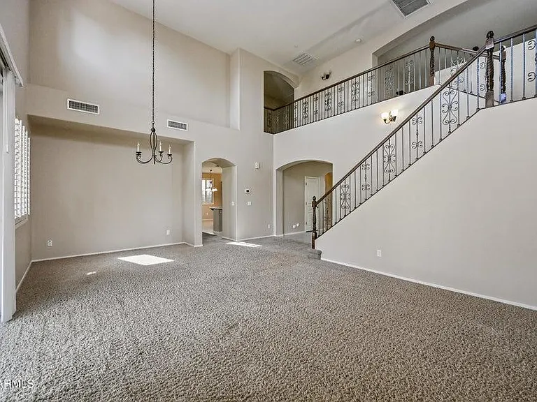 7102 W Katharine Way — Photo 2