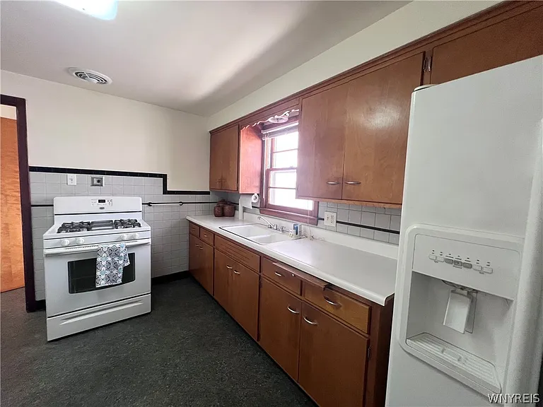 480 W Hazeltine Ave — Photo 4