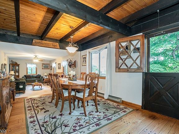 4th image of 15 Vail Dr