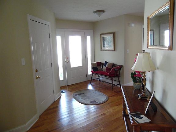 3rd image of 809 Eagle Crest Dr