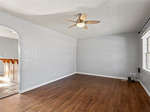 5th image of 614 W Harvard St