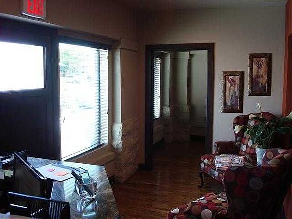 4th image of 2504 Montana Ave