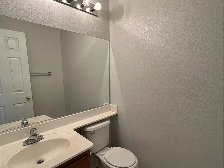 913 Toro Canyon Ln — Photo 12