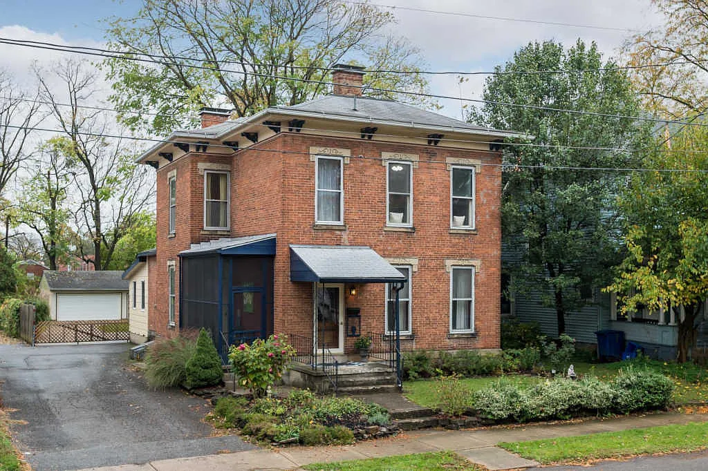 24 N Liberty St photo 1