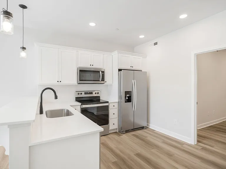 1150 England Dr — Photo 7