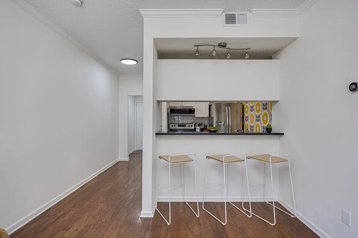 1 bed, 584 sqft, $1,600 — Photo 3