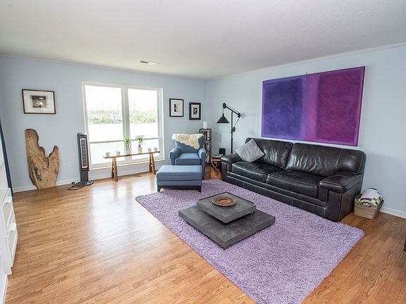 2nd image of 3004 Lake Shore Dr Unit E