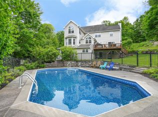 27 Millstream Ct, Pawling, NY 12564