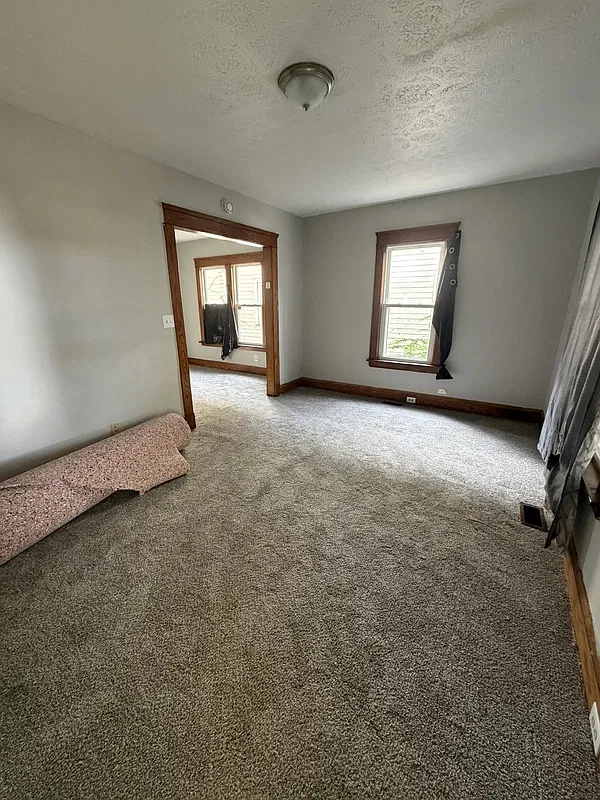 2 bed, 1.0 bath, 973 sqft, $1,100 — Photo 1