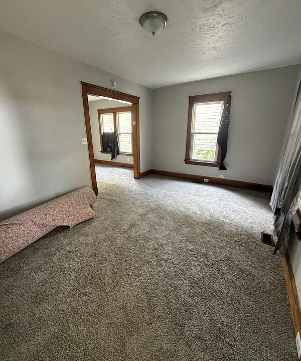 15316-15317 Holmes Ave #15316