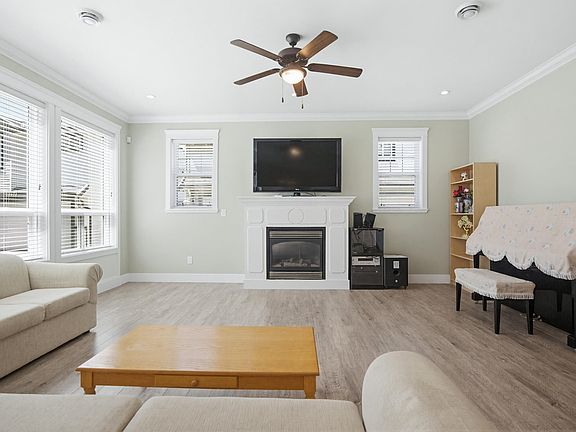 5th image of 34822 McMillan Pl