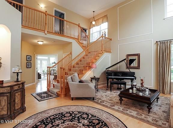 2nd image of 402 Camargo Ct