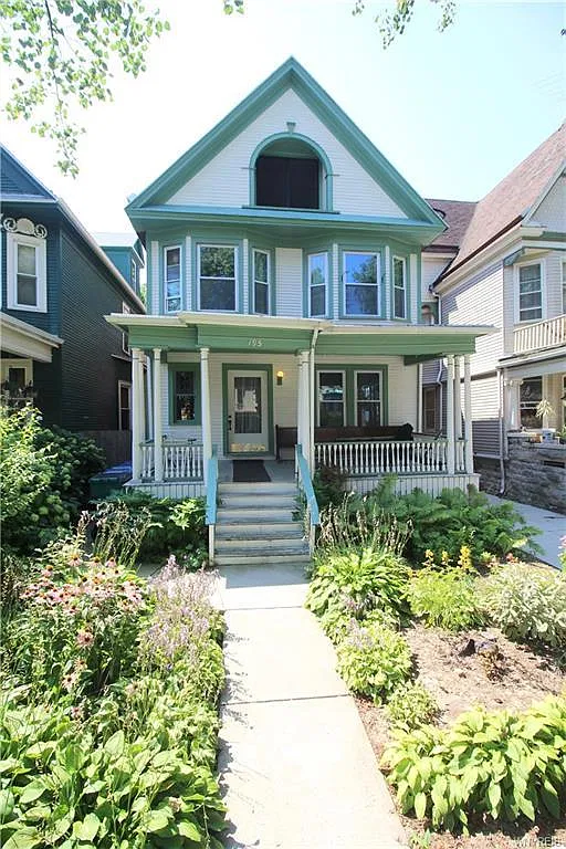 3 bed, $2,000 — Photo 1