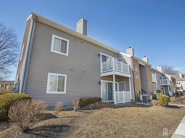 8104 Tamarron Dr, Plainsboro, NJ 08536