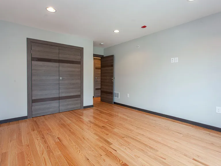 2553 Montrose St #DD — Photo 10
