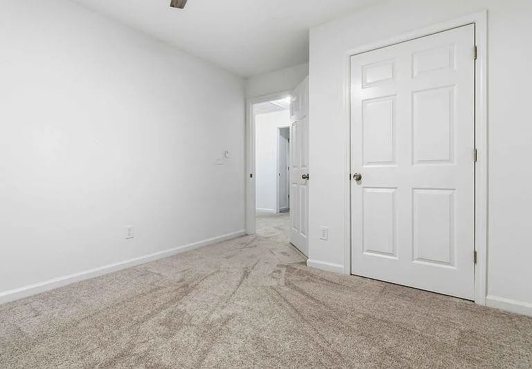 420 Thistle Cv — Photo 21