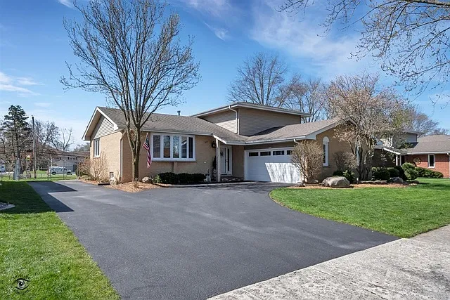 610 Chestnut Ln photo 1