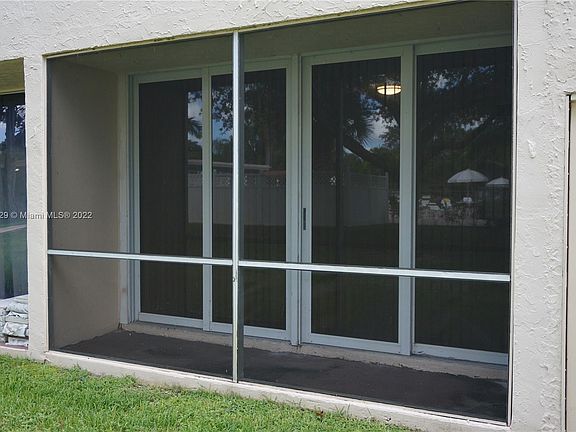 4th image of 9431 SW Evergreen Pl #102