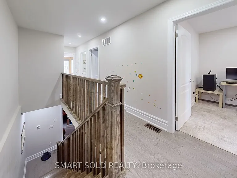 1040 Ossington Ave #MAIN FLR 2ND FLR — Photo 11