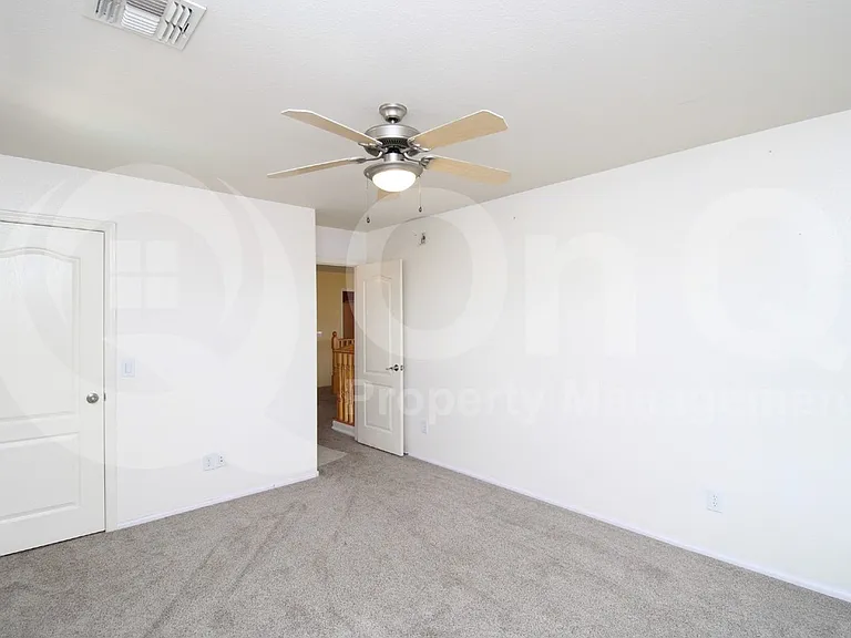 226 E Clairidge Dr — Photo 15