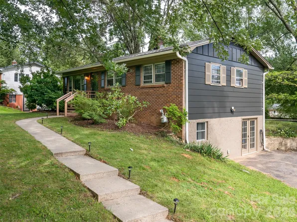 245 Weston Rd, Arden, NC 28704