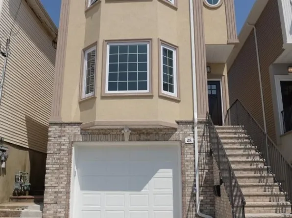 28 Davis St, Harrison Town, NJ 07029