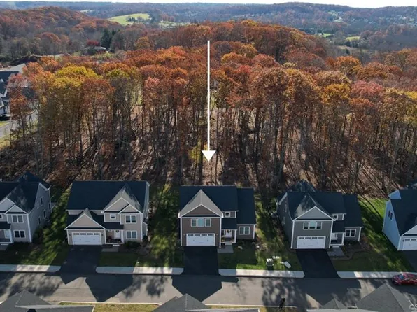 24 Bleeker Circle #24, North Haven, CT 06473