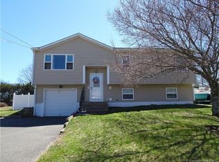 32 Meadow St, Groton, CT 06355