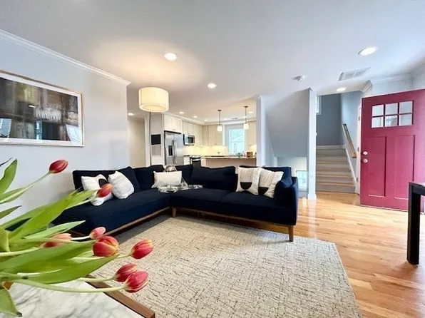 40 Catherine St #B, Roslindale, MA 02131