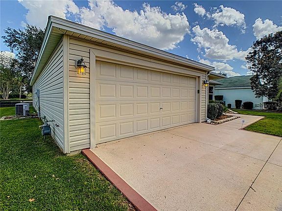 3rd image of 897 Oak Forest Dr