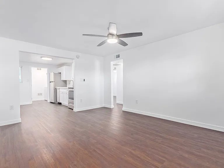 312 E Kinderman Dr #5 — Photo 9
