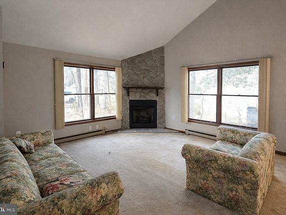 3rd image of 110 Sandyhook Rd