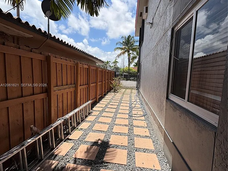 191 NW 17th Ave #3 — Photo 35