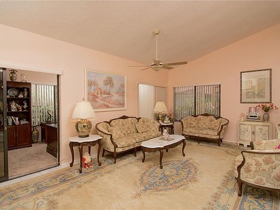 5th image of 4230 Carriage Dr