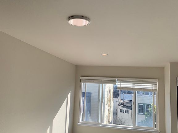 2nd image of 407 29th St #8