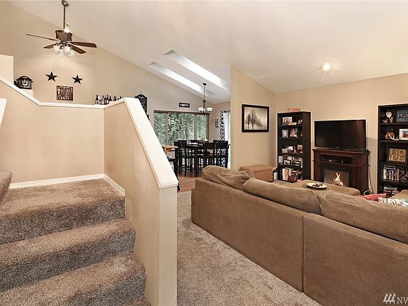 3rd image of 94 Polo Park Dr