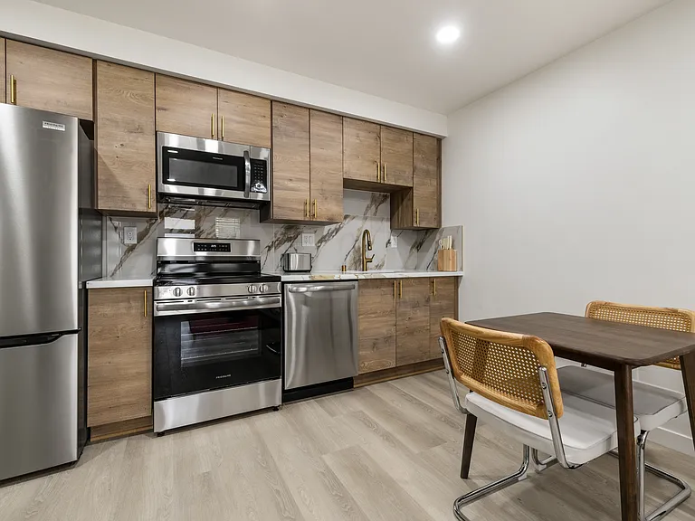 4018 Riviera Dr #1 — Photo 5