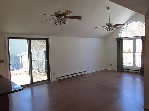 5th image of 14 Queen Ann Ct
