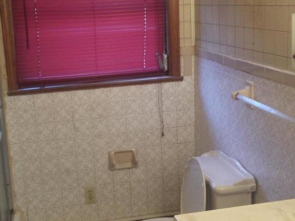 5th image of 2424 Howard Ave NE