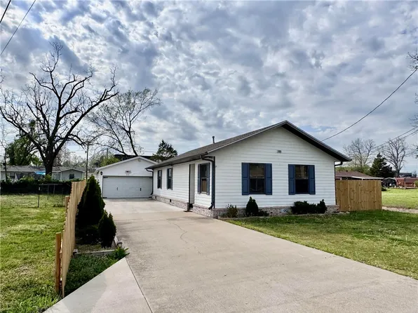 1222 S 4th St, Rogers, AR 72756