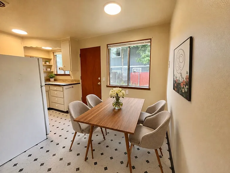 327 S St SE #3 — Photo 5
