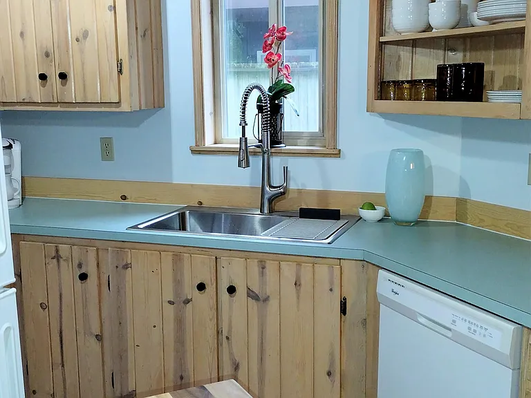 Fully equipped kitchen.